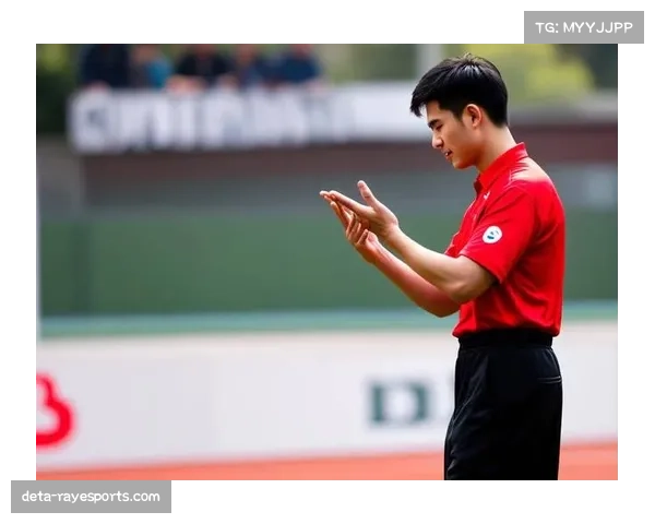 特写：赛场边的“无声指挥官”——解读日本队主教练在休息区的手势密码